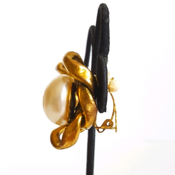 CHANEL RARE 1983Baroque Pearl Chunky Knot Earrings - Picture 6 of 16